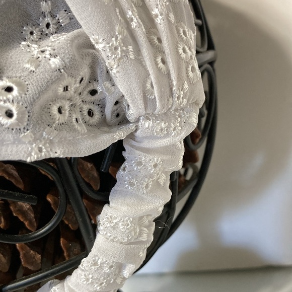 Headband Bandana White Eyelet Design Elastic Band One Size Fits Most - Picture 6 of 10